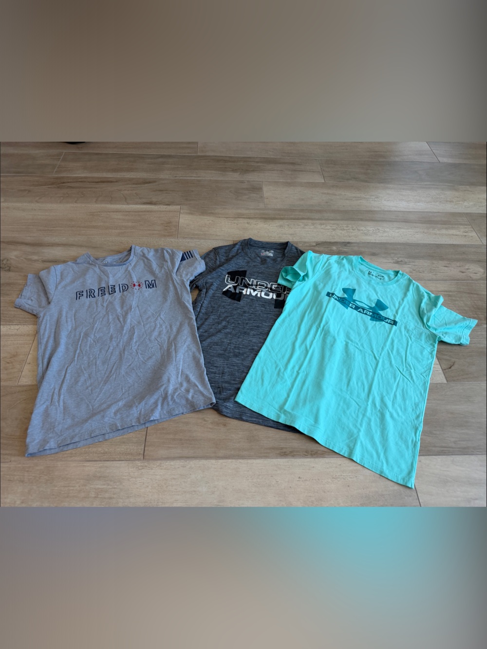 Under Armour Men Short Sleeve Tees in Gray, Charcoal & Aqua